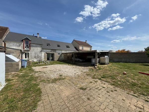 Angerville (91670) Ensemble immobilier à 15 min d’Angerville avec 2 habitations et grand terrain clos