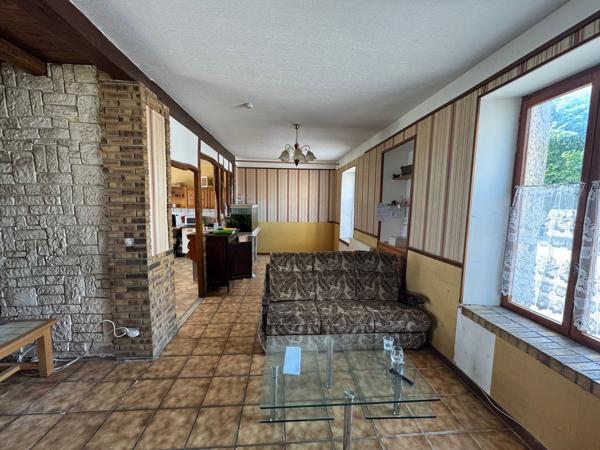 Angerville (91670) Ensemble immobilier à 15 min d’Angerville avec 2 habitations et grand terrain clos