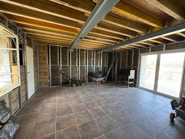 Angerville (91670) Ensemble immobilier à 15 min d’Angerville avec 2 habitations et grand terrain clos