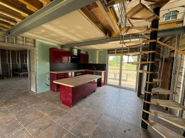 Angerville (91670) Ensemble immobilier à 15 min d’Angerville avec 2 habitations et grand terrain clos