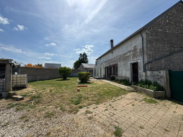 Angerville (91670) Ensemble immobilier à 15 min d’Angerville avec 2 habitations et grand terrain clos
