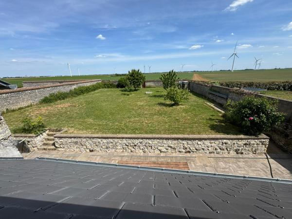 Angerville (91670) Ensemble immobilier à 15 min d’Angerville avec 2 habitations et grand terrain clos