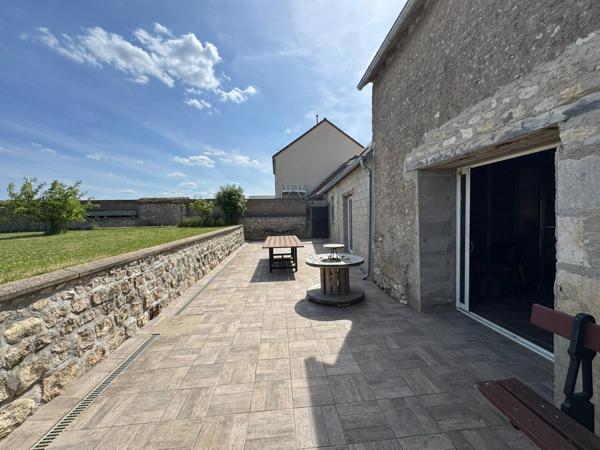 Angerville (91670) Ensemble immobilier à 15 min d’Angerville avec 2 habitations et grand terrain clos