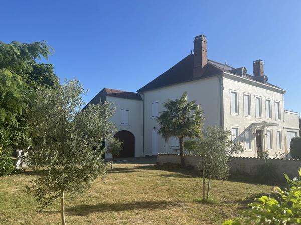 PLAISANCE DU GERS(32), ELEGANTE et HISTORIQUE MAISON DE MAITRE, dépendances, garage, 3200m2 clos et paysagé.