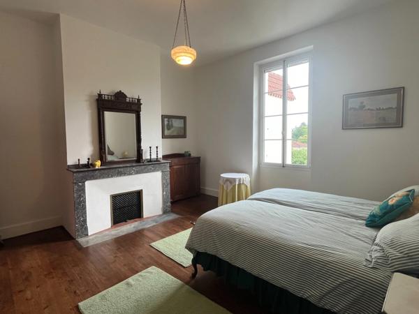 PLAISANCE DU GERS(32), ELEGANTE et HISTORIQUE MAISON DE MAITRE, dépendances, garage, 3200m2 clos et paysagé.