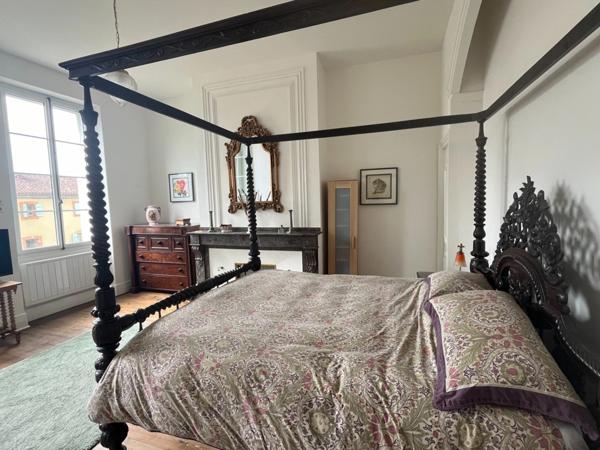 PLAISANCE DU GERS(32), ELEGANTE et HISTORIQUE MAISON DE MAITRE, dépendances, garage, 3200m2 clos et paysagé.