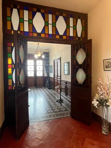 PLAISANCE DU GERS(32), ELEGANTE et HISTORIQUE MAISON DE MAITRE, dépendances, garage, 3200m2 clos et paysagé.