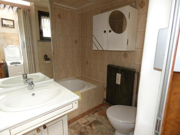 Comines maison trois chambres avec cour