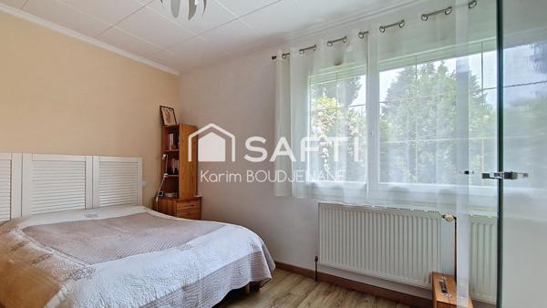 Maison de plain pied, 2 chambres, sous sol total, plus de 1 000 m2 de terrain...