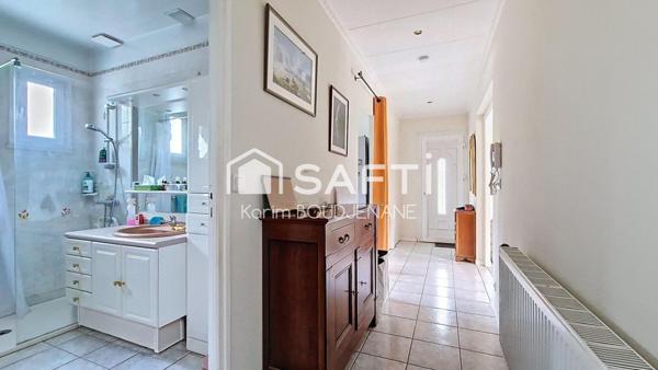 Maison de plain pied, 2 chambres, sous sol total, plus de 1 000 m2 de terrain...