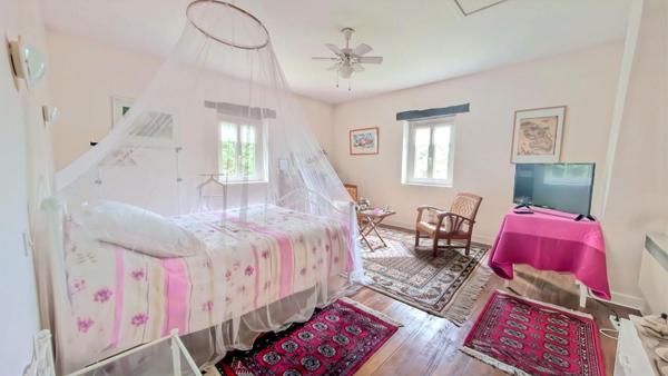 Magnifique périgourdine de 5 chambres + studio indépendant ? Parc arboré de 3.966 m²