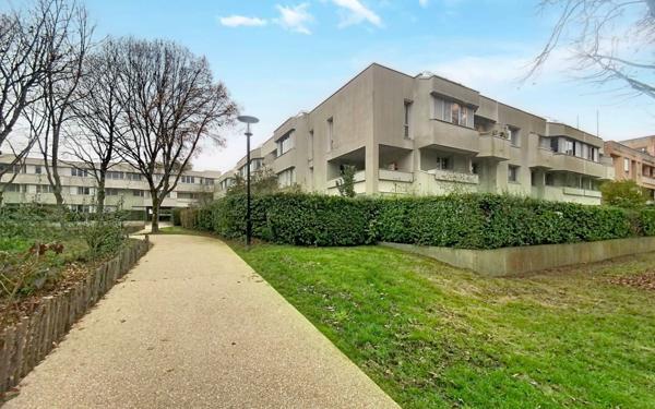 Appartement à vendre    4 pièces • 86 m2 Guyancourt