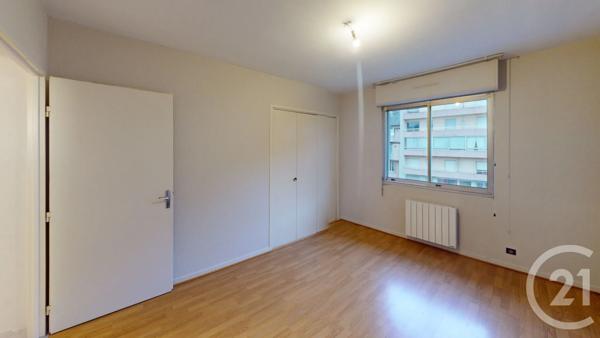 Appartement T5 à vendre  5 pièces - 120,75 m 2   RODEZ  - 12