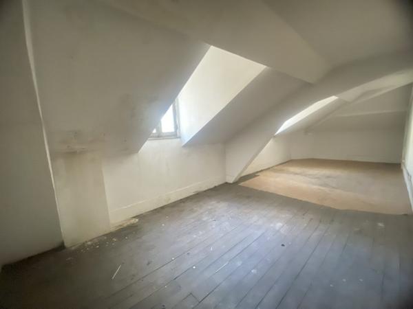 03200 VICHY EMPLACEMENT STRATÉGIQUE 2 APPARTEMENTS 6 PIÈCES COEUR DE VILLE.