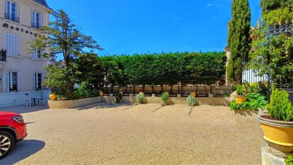 Propriété à vendre 21 pièces CARCASSONNE (11) 18 chambres, 1340m2, deux hangars 668m2 Parking jardin 350m2