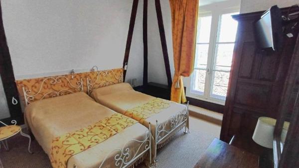 Propriété à vendre 21 pièces CARCASSONNE (11) 18 chambres, 1340m2, deux hangars 668m2 Parking jardin 350m2