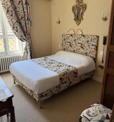 Propriété à vendre 21 pièces CARCASSONNE (11) 18 chambres, 1340m2, deux hangars 668m2 Parking jardin 350m2