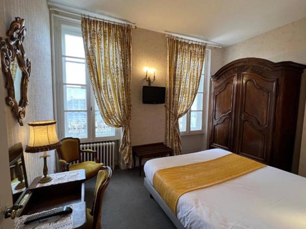 Propriété à vendre 21 pièces CARCASSONNE (11) 18 chambres, 1340m2, deux hangars 668m2 Parking jardin 350m2