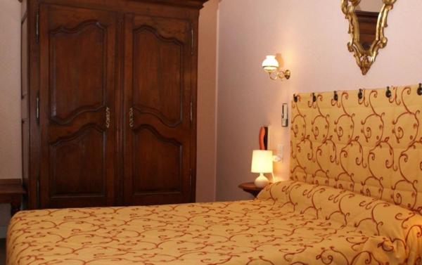 Propriété à vendre 21 pièces CARCASSONNE (11) 18 chambres, 1340m2, deux hangars 668m2 Parking jardin 350m2