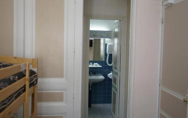 Propriété à vendre 21 pièces CARCASSONNE (11) 18 chambres, 1340m2, deux hangars 668m2 Parking jardin 350m2