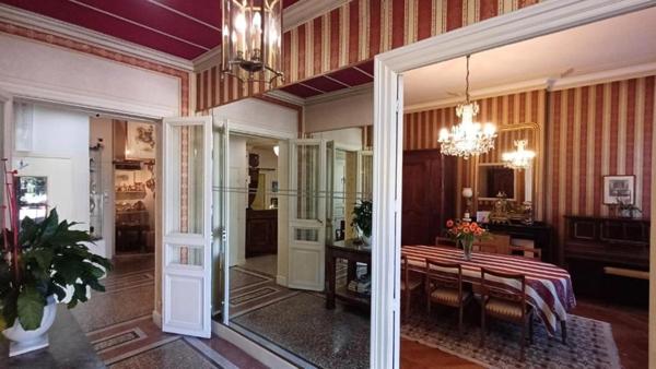 Propriété à vendre 21 pièces CARCASSONNE (11) 18 chambres, 1340m2, deux hangars 668m2 Parking jardin 350m2