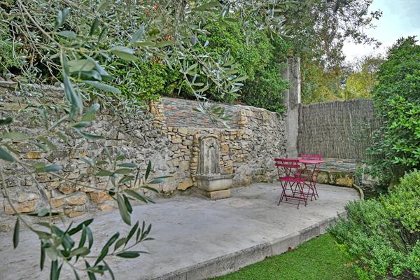 Maison familiale et ses deux dépendances