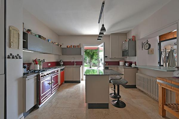 Maison familiale et ses deux dépendances