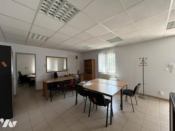 Montélimar,ensemble immobilier avec maison d'habitation et local type bureaux avec stationnements.
