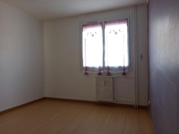 Appartement Rénové Etat neuf 71m², 2 chambres, Balcon fermé à Donzère 130 000HAI