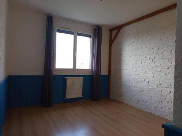 Appartement Rénové Etat neuf 71m², 2 chambres, Balcon fermé à Donzère 130 000HAI