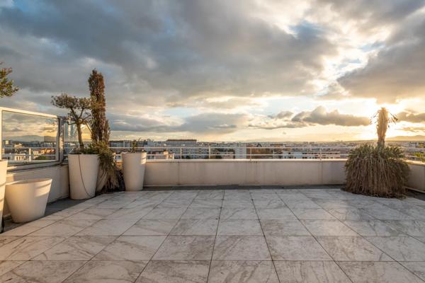 Lyon 3 - Monplaisir - Appartement en dernier étage 68,47 m² avec terrasse 80 m² - 1 chambre - 2 balcons