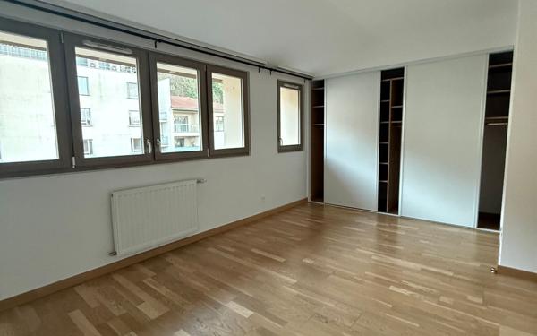 Appartement à louer    3 pièces •  Caluire-et-Cuire