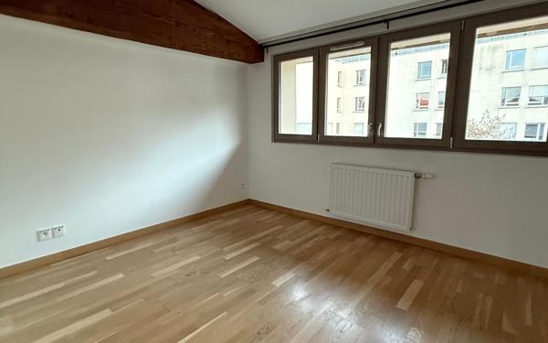 Appartement à louer    3 pièces •  Caluire-et-Cuire