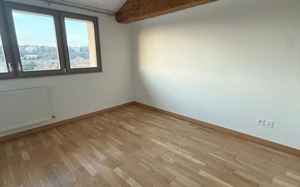 Appartement à louer    3 pièces •  Caluire-et-Cuire