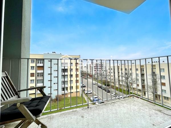 Appartement rénové avec deux balcons