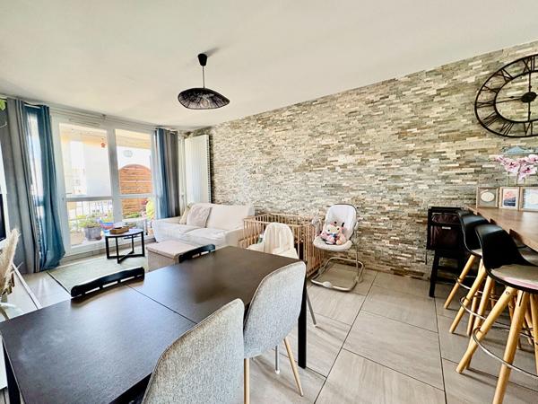 Appartement rénové T4 dernier étage avec loggia balcon et cave Gardanne