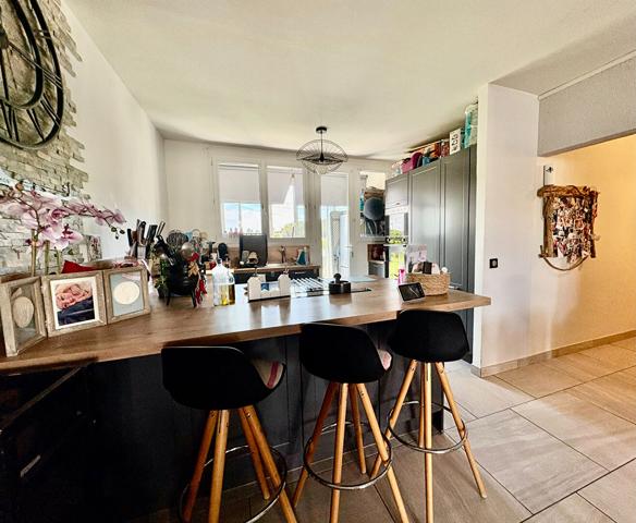 Appartement rénové T4 dernier étage avec loggia balcon et cave Gardanne