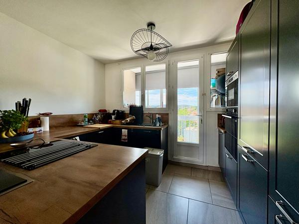 Appartement rénové T4 dernier étage avec loggia balcon et cave Gardanne