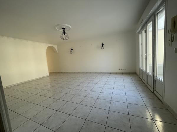 Poitiers (86000) IMMEUBLE 225 m2 A DIVISER EN 3 LOGEMENTS AVEC PARKINGS PROCHE GARE ET CENTRE-VILLE !