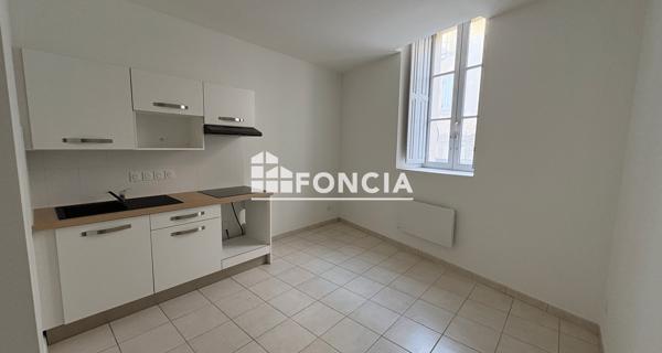 Location Appartement 2 pièces 42 m² - Roquemaure 30150