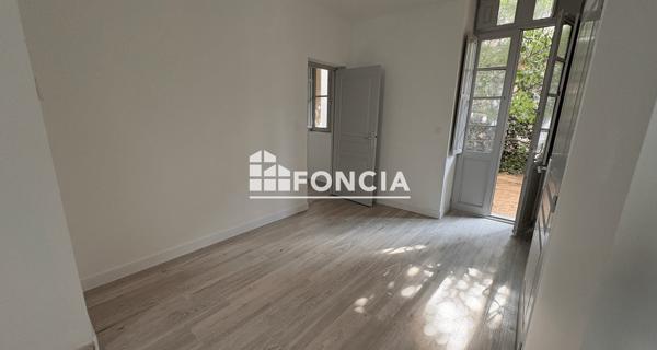 Location Appartement 2 pièces 42 m² - Roquemaure 30150