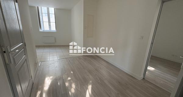 Location Appartement 2 pièces 42 m² - Roquemaure 30150