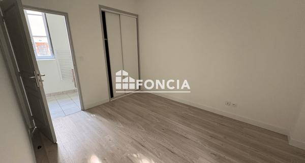Location Appartement 2 pièces 42 m² - Roquemaure 30150
