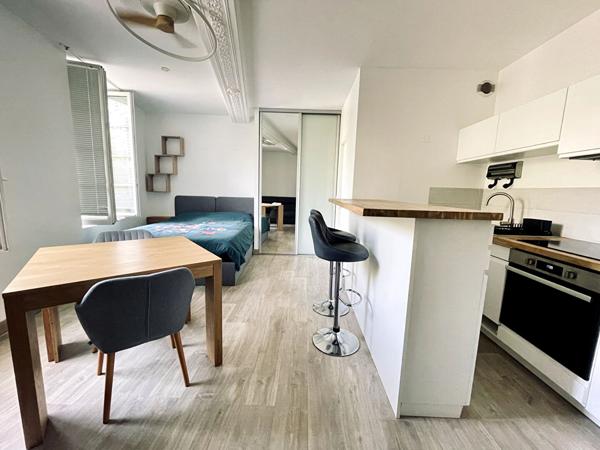 La Rochelle - Centre-ville - Studio de 27 m² avec vue sur le Vieux-Port Loyer 750 €/mois charges comprises **  - Référence  ND751