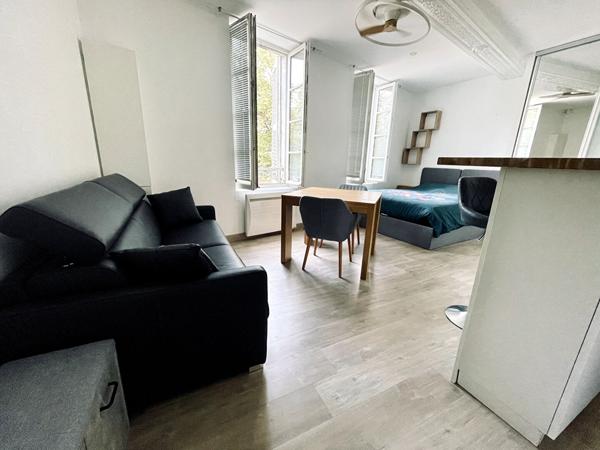 La Rochelle - Centre-ville - Studio de 27 m² avec vue sur le Vieux-Port Loyer 750 €/mois charges comprises **  - Référence  ND751