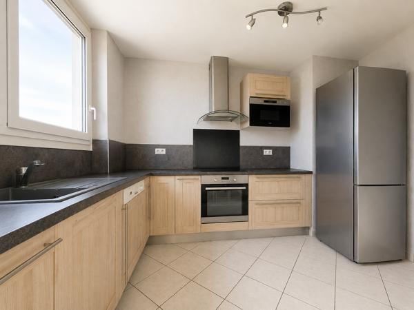 LUMINEUX APPARTEMENT 4 PIECES AVEC TERRASSE VUE PANORAMIQUE LA SIGNORE
