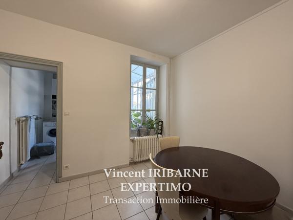 Saintes (17100) Maison de ville, 2 chambres et jardin.