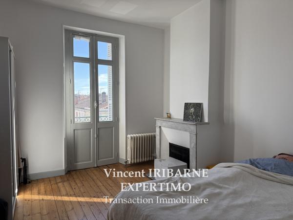 Saintes (17100) Maison de ville, 2 chambres et jardin.