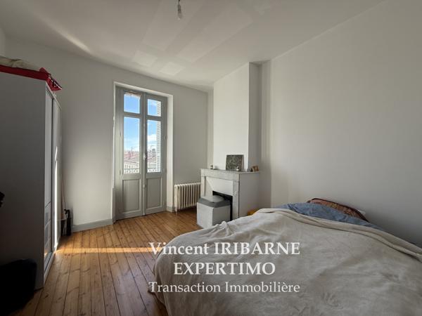 Saintes (17100) Maison de ville, 2 chambres et jardin.