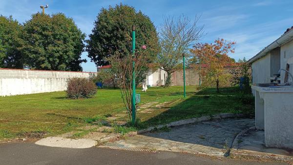 Maison plain pied avec de beaux volumes.